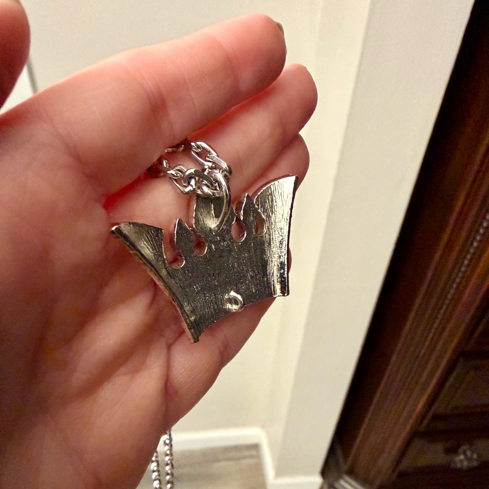 Queen 👸🏼 Crown Bling Necklace - Picture 4 of 4